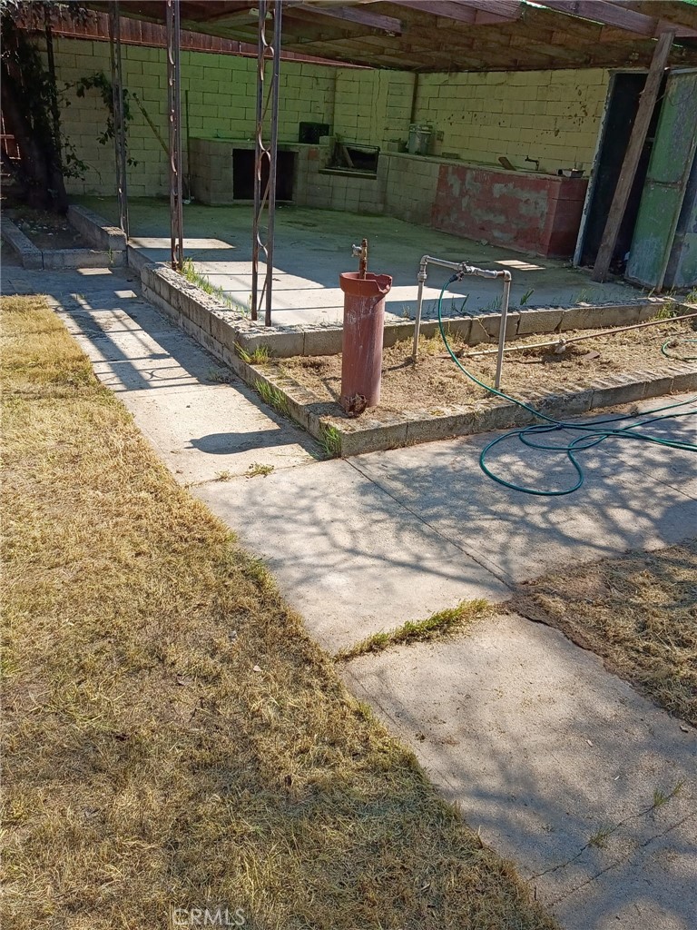 https://media.crmls.org/medias/6de39c29-191c-4c2d-8ef8-3cbc3005e56e.jpg?preset=X-Large
