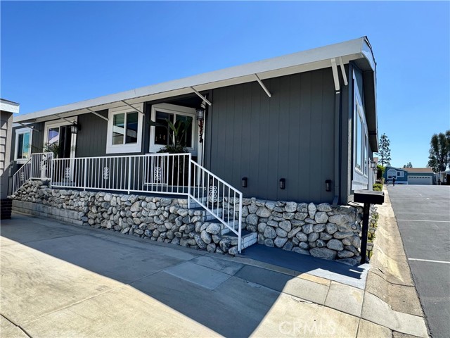 23301 Ridge Route Drive, Laguna Hills CA: https://media.crmls.org/medias/6de3b885-d6df-4d16-b133-133cd1b2122d.jpg