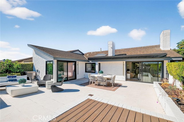 10 White Water Drive, Corona del Mar CA: https://media.crmls.org/medias/6de3ca7a-ed09-46e3-a756-811a69ff5c0d.jpg