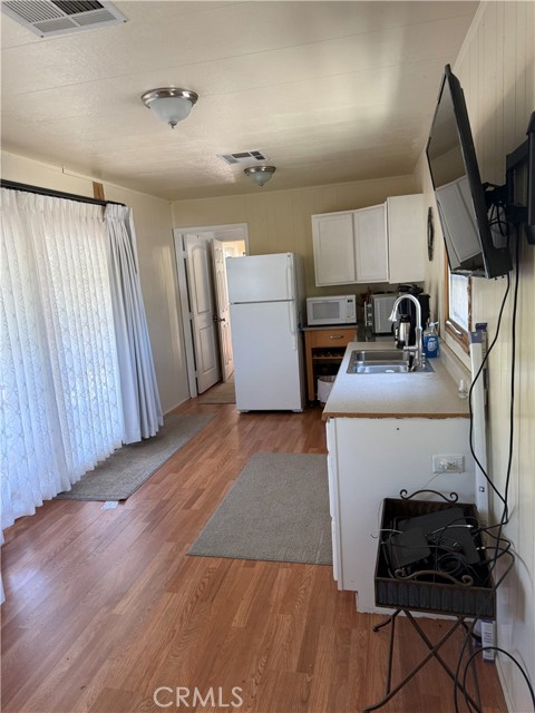 Detail Gallery Image 4 of 7 For 2118 Yellow Feather, Paso Robles,  CA 93446 - 1 Beds | 1 Baths