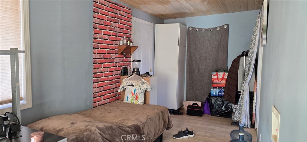 https://media.crmls.org/medias/6de4986c-aaa2-4d30-b190-7771ff485a69.jpg?preset=X-Large
