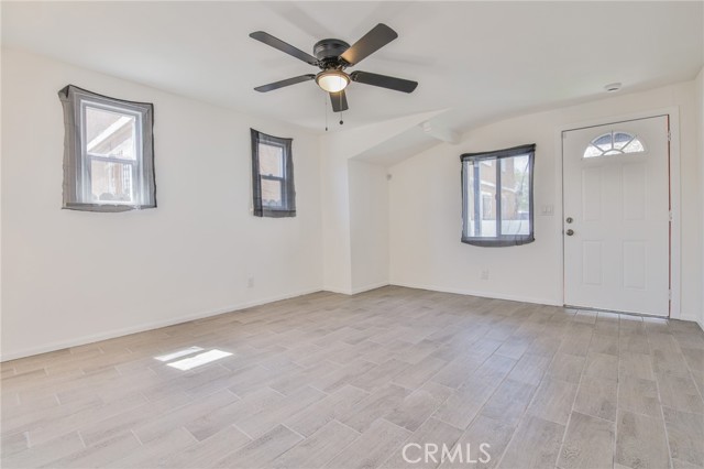 Detail Gallery Image 9 of 31 For 9504 S Main, Los Angeles,  CA 90003 - 2 Beds | 2 Baths