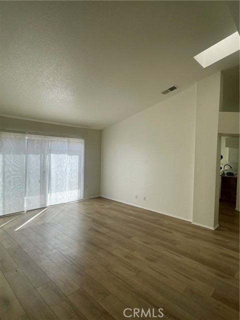 Detail Gallery Image 4 of 31 For 39312 Dunbar St a,  Palmdale,  CA 93551 - 3 Beds | 2 Baths