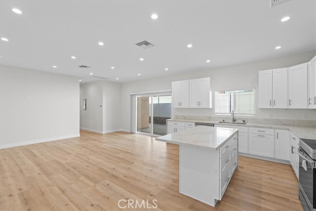 Detail Gallery Image 22 of 40 For 15951 Simonds St, Granada Hills,  CA 91344 - 7 Beds | 6 Baths