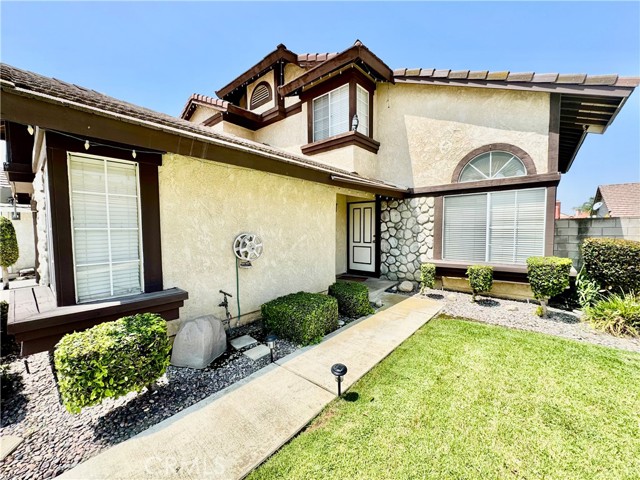11308 Sherwood Court, Fontana CA: https://media.crmls.org/medias/6de51698-7d3e-4f8a-a242-6e5e75332077.jpg