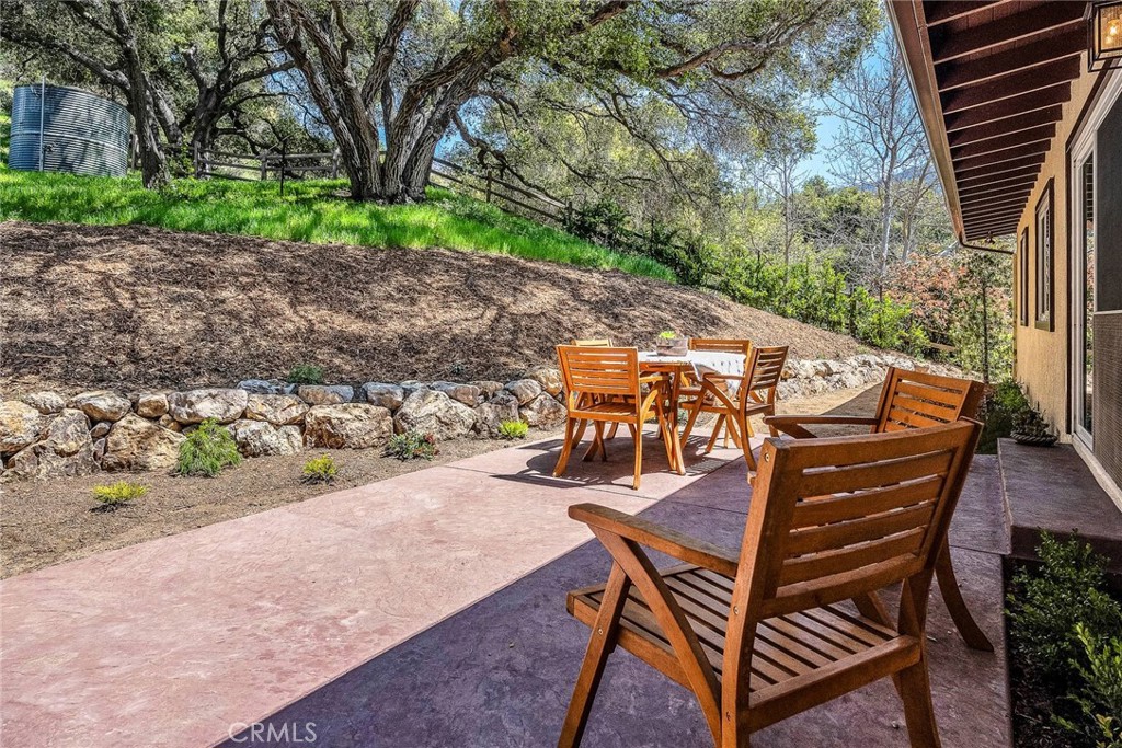 https://media.crmls.org/medias/6de60ed1-ab9b-4a07-a584-32c6de26df4f.jpg?preset=X-Large