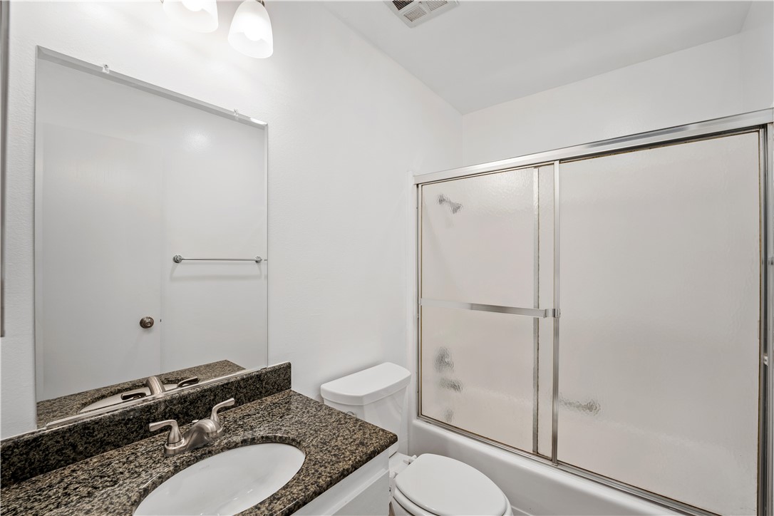 Detail Gallery Image 5 of 10 For 8601 International Ave #172,  Canoga Park,  CA 91304 - 2 Beds | 2 Baths