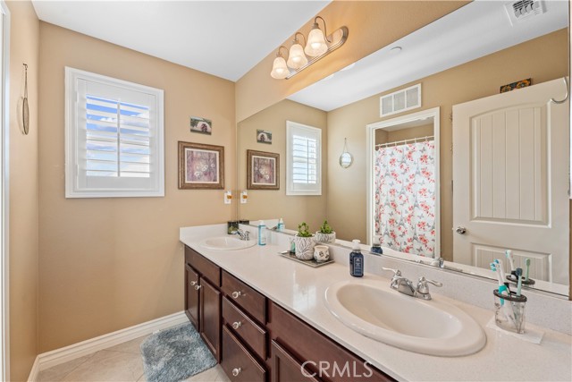 1019 Vallejo Street, Perris CA: https://media.crmls.org/medias/6de6a470-d260-46ad-bf52-f746191eb7f9.jpg