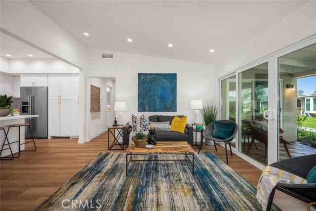 Detail Gallery Image 15 of 39 For 1271 Kenwood Rd 163l,  Seal Beach,  CA 90740 - 2 Beds | 1/1 Baths