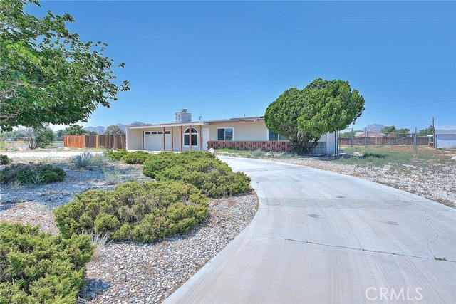 Detail Gallery Image 5 of 44 For 20916 Thunderbird Rd, Apple Valley,  CA 92307 - 3 Beds | 2 Baths