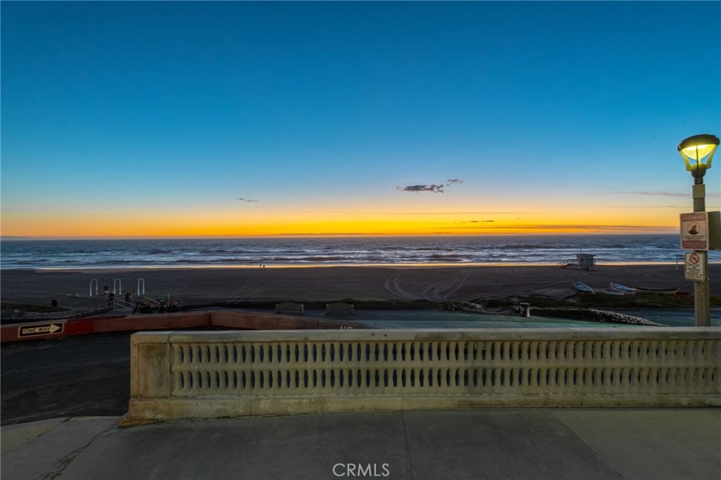https://media.crmls.org/medias/6de7940e-4062-42d2-83ef-3157f08ce7fe.jpg?preset=X-Large