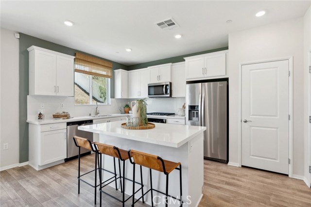 26185 Moorpark Court, Corona CA: https://media.crmls.org/medias/6de7ae0a-c7ab-4e85-8bab-e176b863b17f.jpg