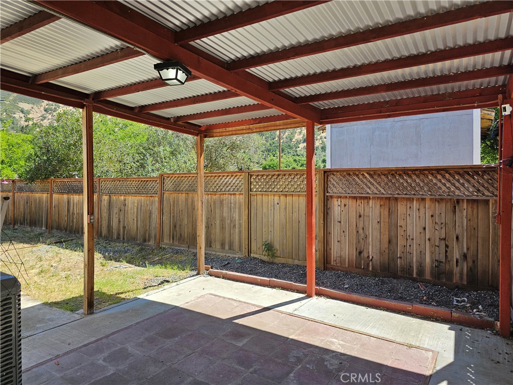https://media.crmls.org/medias/6de7ee2c-c424-4027-8114-7bd7be23383c.jpg?preset=X-Large