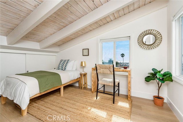 927 6th Street, Hermosa Beach CA: https://media.crmls.org/medias/6de7eefc-87cb-4eeb-85a0-a46a6f560bb1.jpg