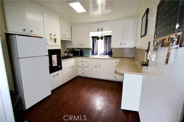 224 Pomona Avenue, Long Beach CA: https://media.crmls.org/medias/6de8fe02-fe62-4f88-b2ef-bf8a38bc7552.jpg