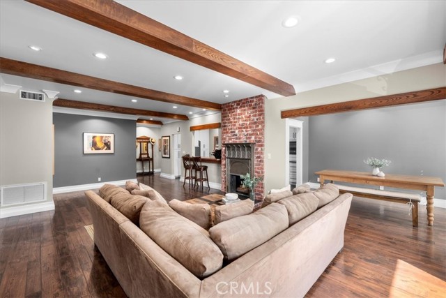 Detail Gallery Image 11 of 52 For 1167 Roxbury Dr #103,  Los Angeles,  CA 90035 - 2 Beds | 4/1 Baths