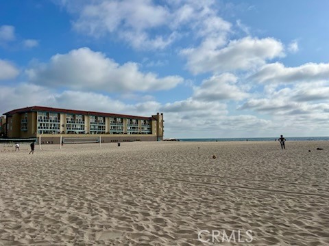 https://media.crmls.org/medias/6dec6660-c3c0-48cf-8798-0240f49f0f4c.jpg?preset=X-Large