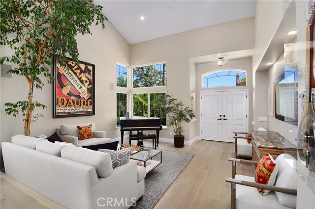 Detail Gallery Image 7 of 50 For 3941 Rock Hampton Dr, Tarzana,  CA 91356 - 5 Beds | 3 Baths