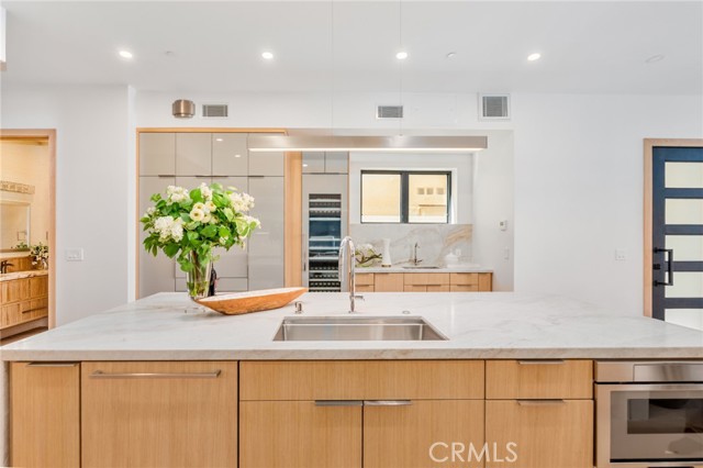 Detail Gallery Image 12 of 45 For 520 11th St, Huntington Beach,  CA 92648 - 3 Beds | 3/1 Baths