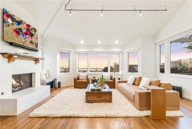 Detail Gallery Image 6 of 51 For 520 Kings, Newport Beach,  CA 92663 - 4 Beds | 4 Baths