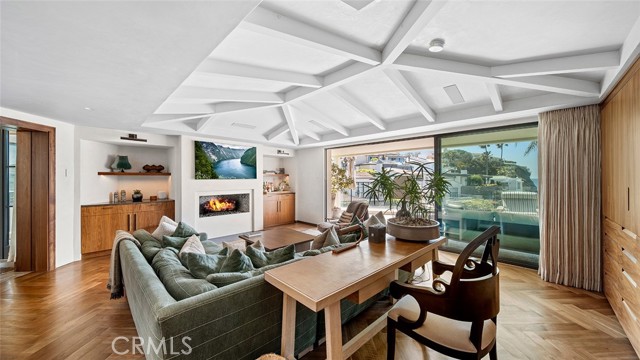 Detail Gallery Image 8 of 45 For 27 Emerald Bay, Laguna Beach,  CA 92651 - 4 Beds | 5/1 Baths