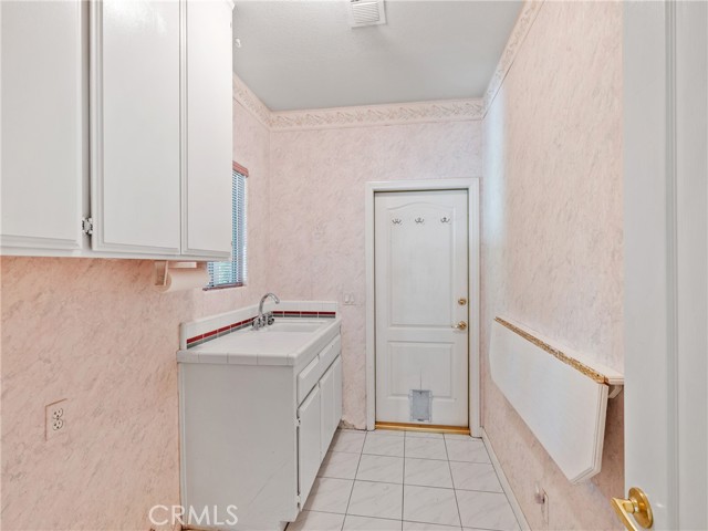 12665 Spring Valley, Victorville CA: https://media.crmls.org/medias/6dedbcdb-ad08-4541-bd9a-8f7f16714ee6.jpg