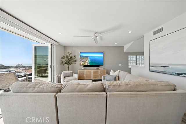 717 Calle Perlino, San Clemente CA: https://media.crmls.org/medias/6dedf5ed-0a26-41bb-b6c2-ddc0b82114e9.jpg