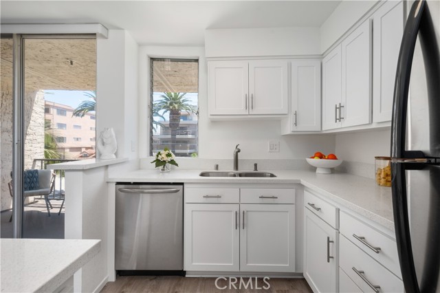 555 Esplanade, Redondo Beach, California 90277, 2 Bedrooms Bedrooms, ,2 BathroomsBathrooms,Residential,For Sale,Esplanade,SB25176397