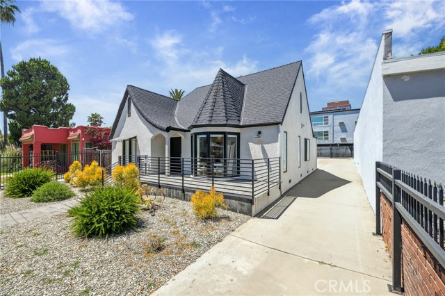 6521 Homewood Avenue, Los Angeles CA: https://media.crmls.org/medias/6dee6dbb-a337-4b44-8059-4b9c2945b5c5.jpg