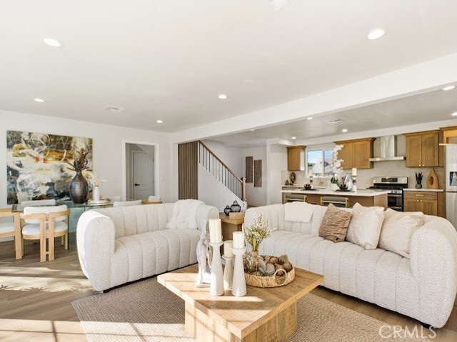 Detail Gallery Image 4 of 17 For 22730 Haynes, West Hills,  CA 91307 - 4 Beds | 2 Baths