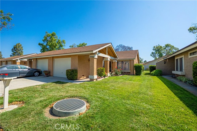 Detail Gallery Image 2 of 30 For 17306 Village 17, Camarillo,  CA 93012 - 2 Beds | 2 Baths
