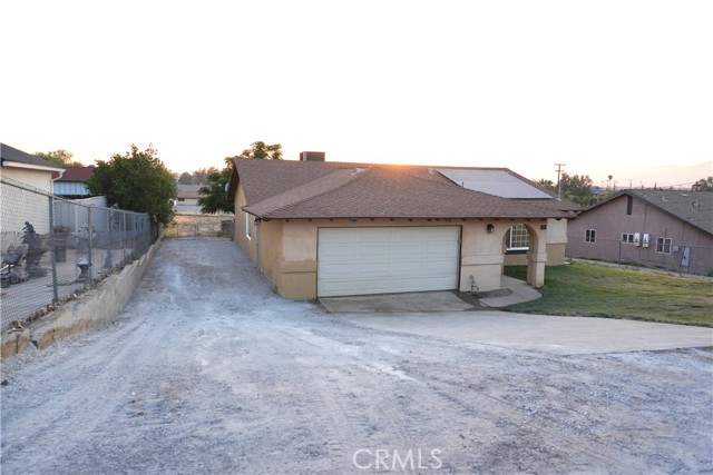 5187 Cedar Street, Jurupa Valley CA: https://media.crmls.org/medias/6defa763-da42-4bda-9ee9-f1d36cf8f33a.jpg
