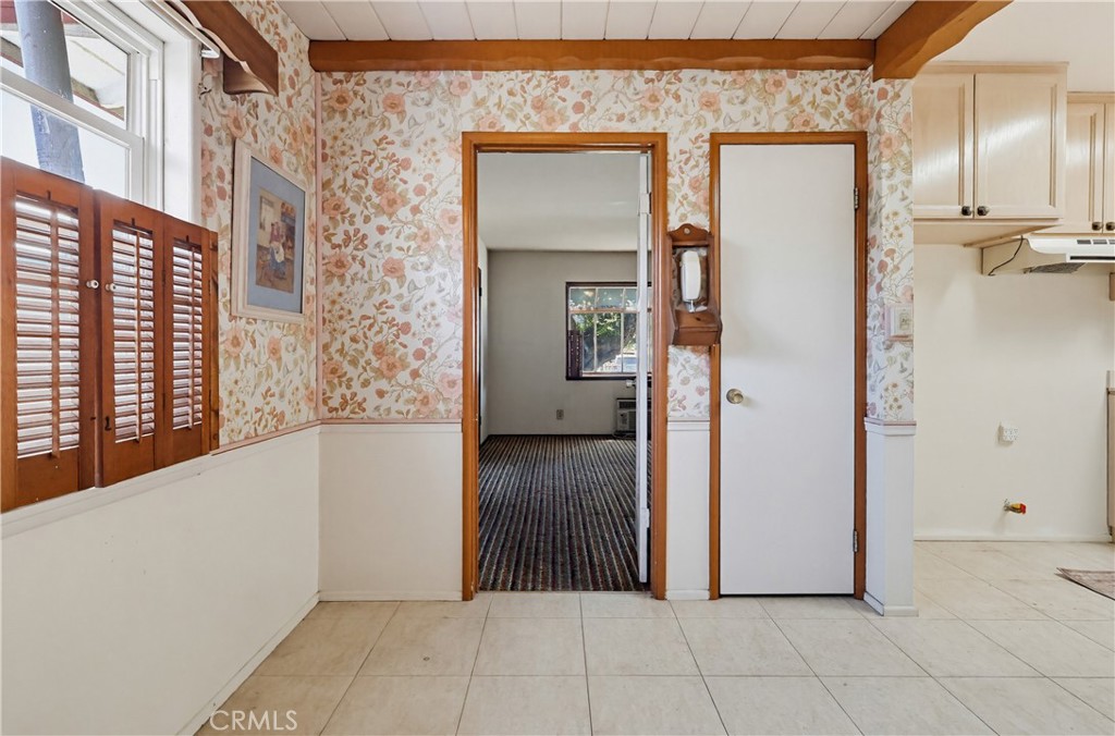 https://media.crmls.org/medias/6df0032c-8ebb-4ce8-a660-1555b77cda1b.jpg?preset=X-Large