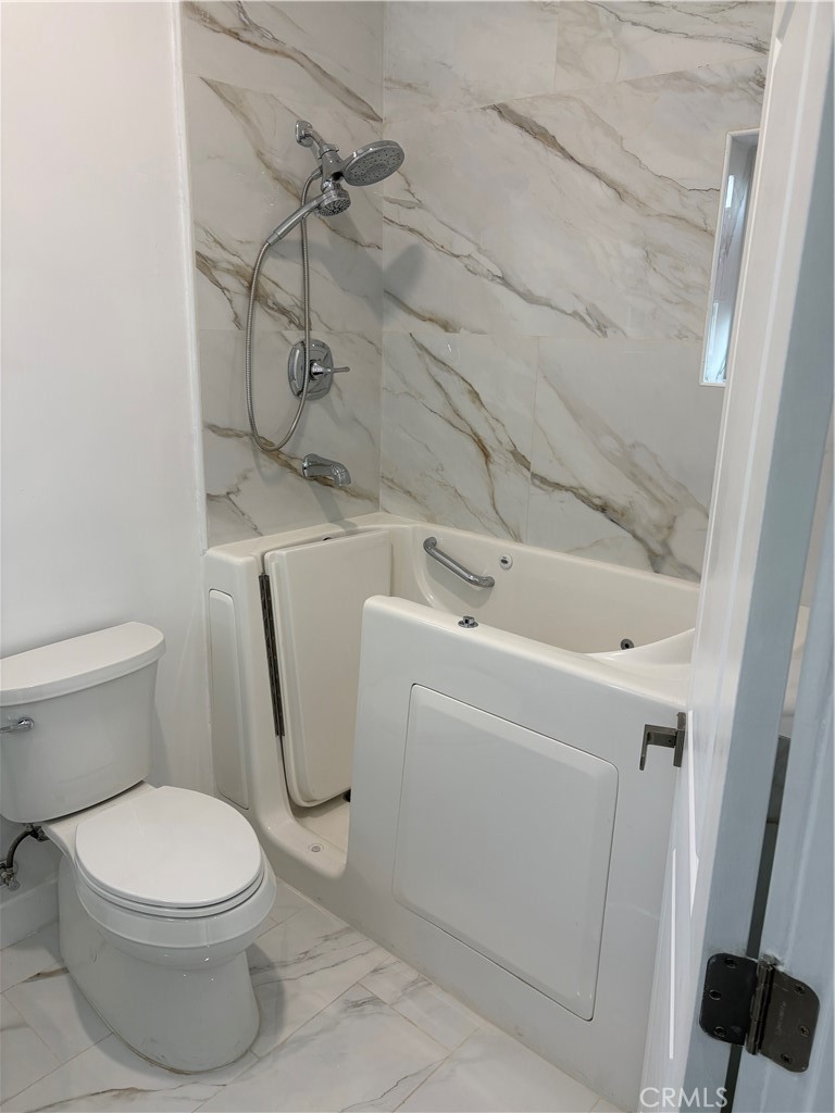 https://media.crmls.org/medias/6df06dec-2724-4fb4-a7b7-89741d8c1575.jpg?preset=X-Large