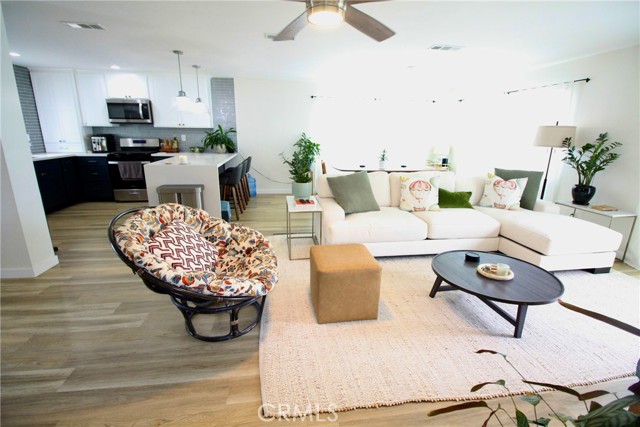 Detail Gallery Image 15 of 41 For 3305 W Thornton Ave, Anaheim,  CA 92804 - 3 Beds | 2 Baths
