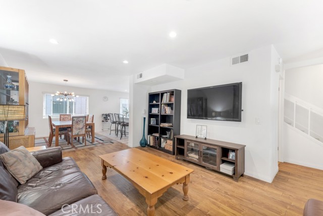 Detail Gallery Image 9 of 36 For 6226 Nita Ave, Woodland Hills,  CA 91367 - 2 Beds | 2/1 Baths