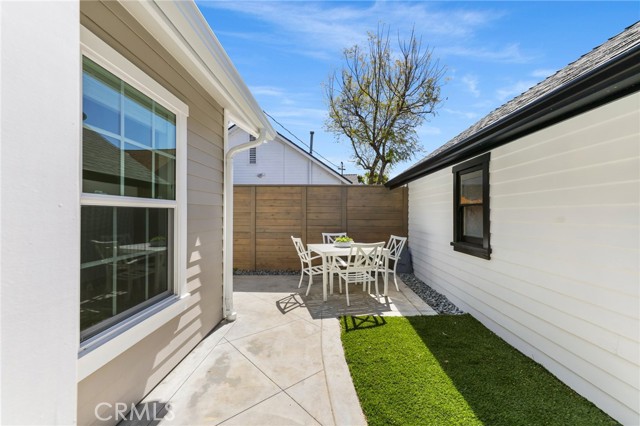 Detail Gallery Image 6 of 36 For 327 S Flower, Brea,  CA 92821 - 2 Beds | 2 Baths