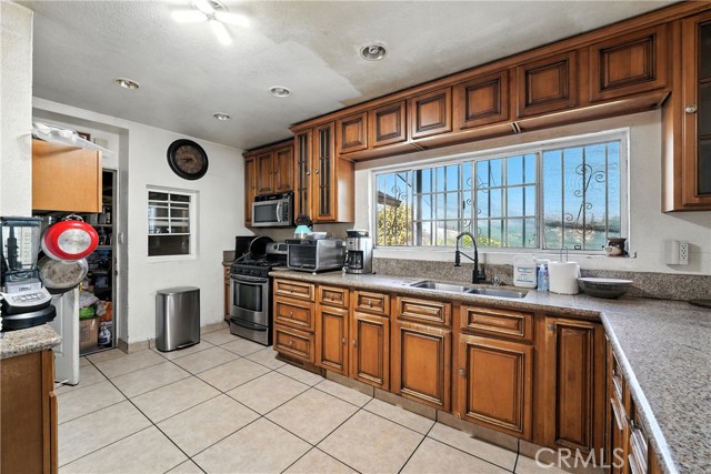 6178 Roy st, Los Angeles CA: https://media.crmls.org/medias/6df0f695-dd16-4506-aa99-916ba15cfc71.jpg