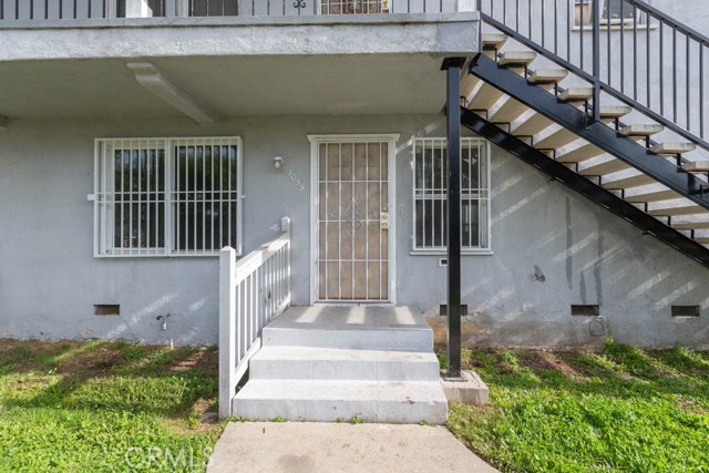 Detail Gallery Image 2 of 7 For 1055 W 84th, Los Angeles,  CA 90044 - 2 Beds | 1 Baths