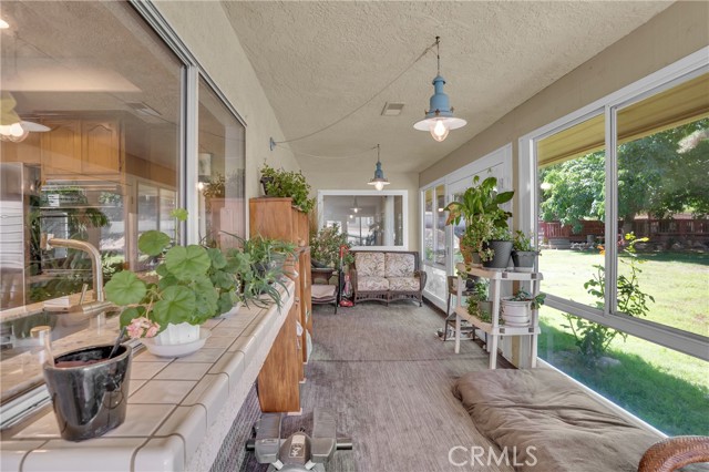 37581 Oak Mesa Drive, Yucaipa CA: https://media.crmls.org/medias/6df212de-8be2-4d40-8999-b75ddd4cc564.jpg