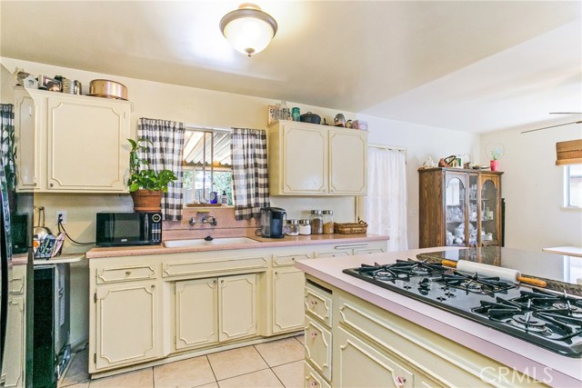 2234 Avalon Street, Costa Mesa CA: https://media.crmls.org/medias/6df2a3f2-2dda-44d7-8340-ac9fec427a62.jpg