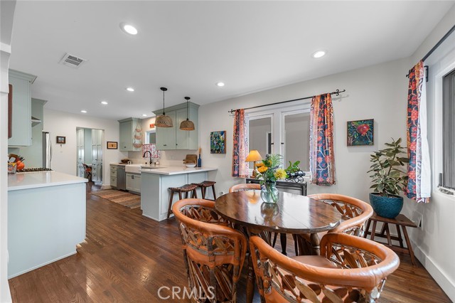 69 Santa Ana Avenue, Long Beach CA: https://media.crmls.org/medias/6df3c35a-302a-4189-8fbc-a7c63b0245b2.jpg