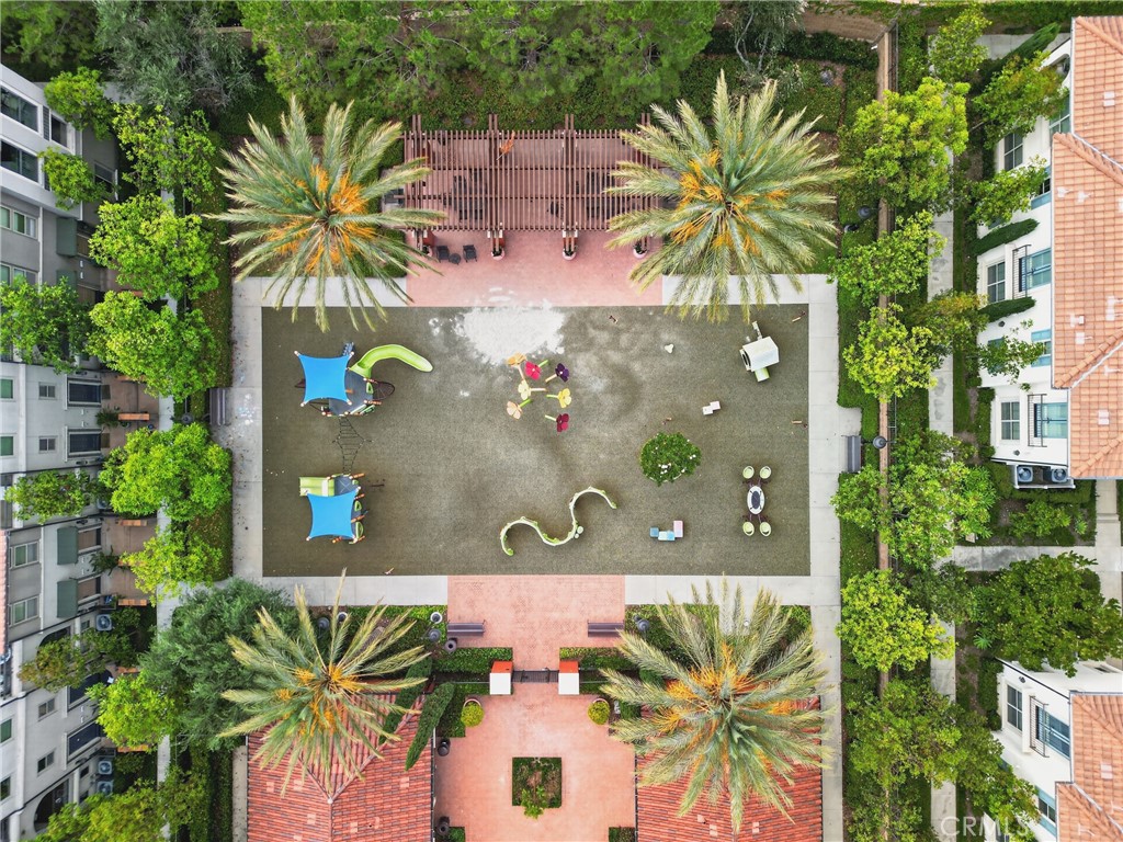 https://media.crmls.org/medias/6df404b4-6077-43a2-ae12-28490ab7bec3.jpg?preset=X-Large