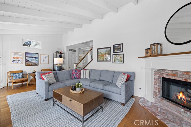 Detail Gallery Image 4 of 19 For 110 Pearl Ave, Newport Beach,  CA 92662 - 3 Beds | 3 Baths