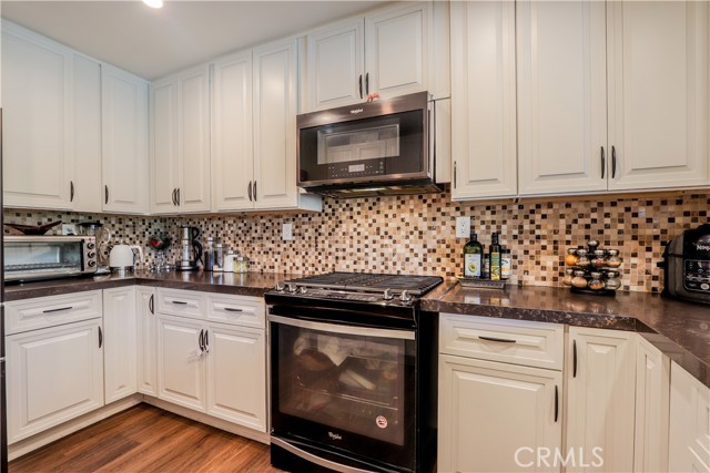 Detail Gallery Image 11 of 27 For 1401 Pinon Pl #1,  Fullerton,  CA 92835 - 3 Beds | 2 Baths
