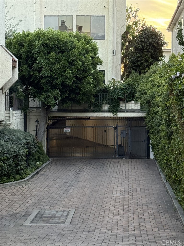 https://media.crmls.org/medias/6df5ab61-4b0d-47a5-9cd2-0001c132e20d.jpg?preset=X-Large