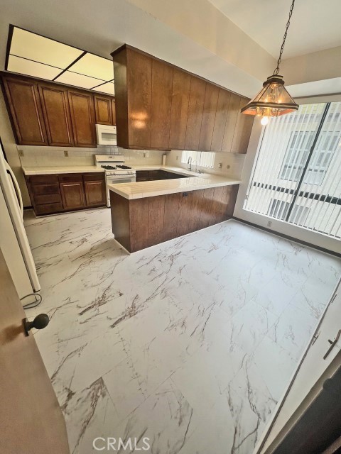 4454 Ventura Canyon Avenue, Sherman Oaks CA: https://media.crmls.org/medias/6df64953-070c-4a27-83ff-8bc750119c0a.jpg