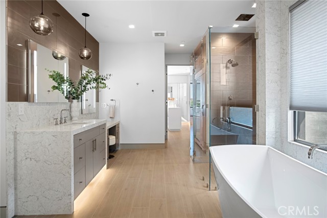 706 W Oceanfront, Newport Beach CA: https://media.crmls.org/medias/6df681e3-cb0e-4f55-ab27-ae50a1e8c34d.jpg