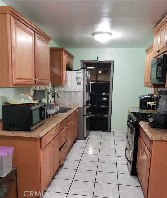 Detail Gallery Image 5 of 15 For 1500 W 107th, Los Angeles,  CA 90047 - 3 Beds | 2/1 Baths