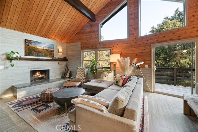 Detail Gallery Image 4 of 35 For 1021 Berne Dr, Crestline,  CA 92325 - 4 Beds | 3 Baths